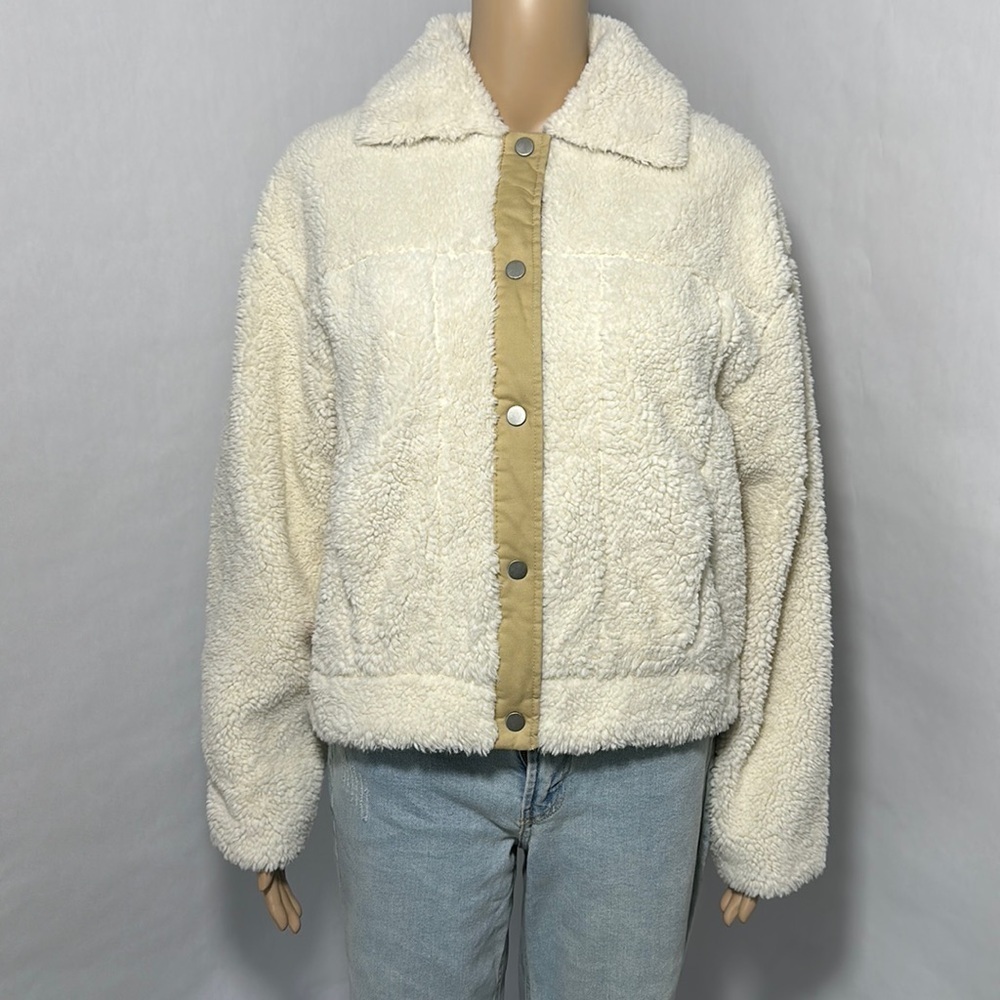 Women's White Faux Fur Snap fastener closure Jacket By Universal Thread (PRY554)